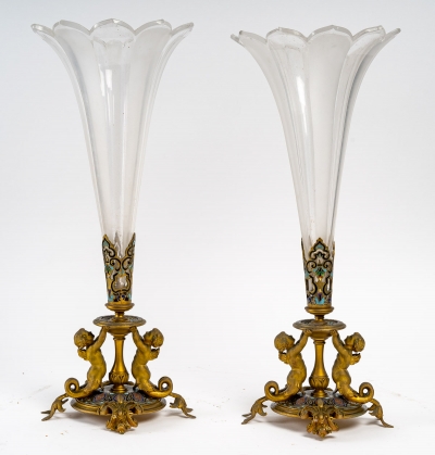 Paire de vases baccarat et base en bronze cloisonné travail du XIXème siècle||||||