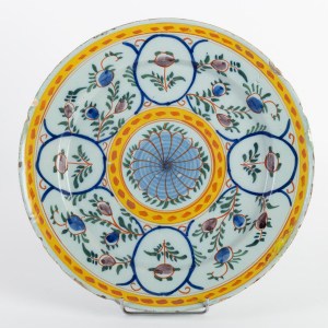 Plat polychrome en porcelaine de DELFT 18e siècle||||||