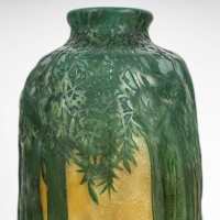 Daum Nancy - Vase Soufflé Moulé à Décor D’arbres Devant Un Paysage, Pâte De Verre Art Nouveau