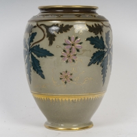Vase en porcelaine à décor végétal signé Haviland, décor d’Ernest Chaplet (1835-1909), période art nouveau, fin du XIXe siècle- début XXe siècle.