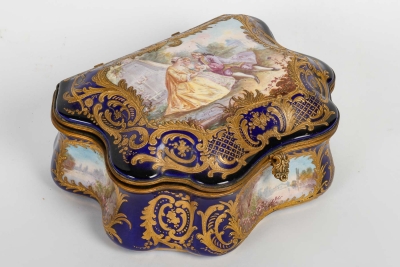 Boîte en porcelaine, XIXème siècle|||||||||