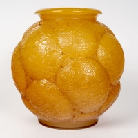 Vase « Tortue » verre butterscotch de René LALIQUE