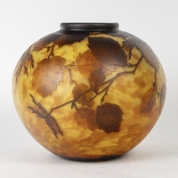Daum Nancy - Important Vase Boule Aux Noisettes, Pate De Verre Art Nouveau