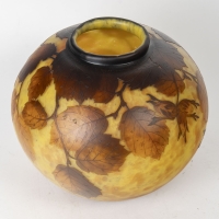 Daum Nancy - Important Vase Boule Aux Noisettes, Pate De Verre Art Nouveau