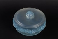 Boîte « Primevères » verre opalescent patiné bleu de René LALIQUE