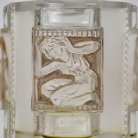Flacon &quot;Hélène&quot; verre blanc patiné sépia de René LALIQUE