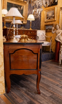 Commode d’époque Louis XV en noyer et noyer noirci mouluré et sculpté Dauphiné vers 1750-1760