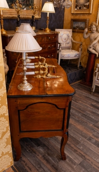 Commode d’époque Louis XV en noyer et noyer noirci mouluré et sculpté Dauphiné vers 1750-1760