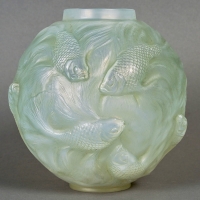 Vase « Formose » verre opalescent patiné vert clair de René LALIQUE