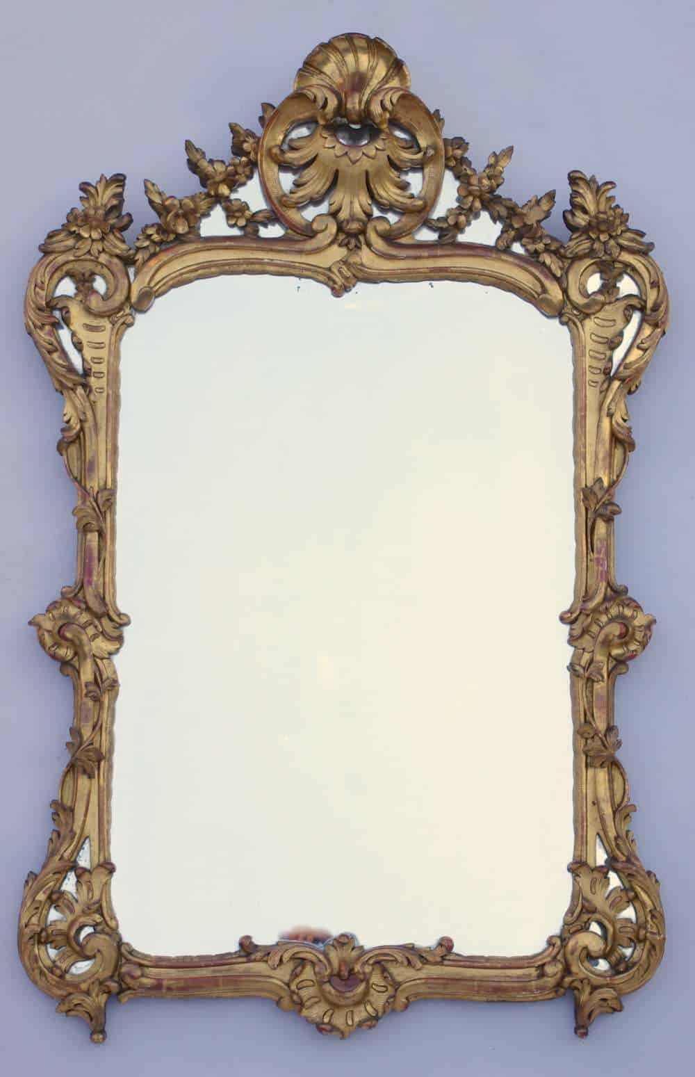 Miroir Louis XV à parecloses de bois doré