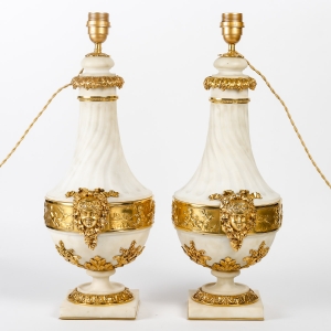 Paire d&#039;urnes en marbre blanc à cannelures et bronze doré montées en lampe d&#039;époque Napoléon III||||||||||