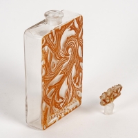 Flacon « Corail Rouge » verre blanc émaillé corail de René LALIQUE pour Forvil