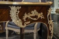 Bureau plat de style Louis XV