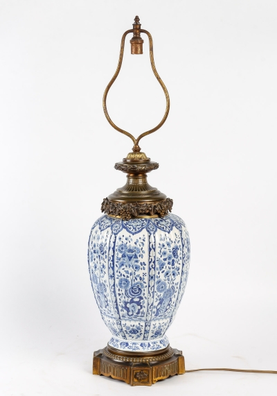 Lampe Delft, vase bleu et blanc, XIXème siècle||||||||