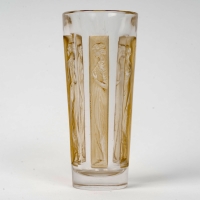 Suite de 4 gobelets &quot;Six Figurines&quot; verre blanc patiné sépia de René LALIQUE