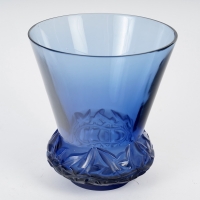Vase &quot;Lierre&quot; verre bleu saphir de René LALIQUE