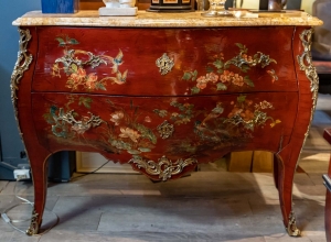Commode style Louis XV, décors chinois laqués|||||