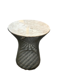 Knoll&amp; Waren PLATNER, Paire de tables d&#039;appoint en acier, plateau en marbre blanc veiné beige