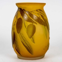 Émile Gallé (1846-1904) Vase « Olives »