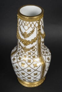 Vase blanc et or, XIXème siècle