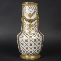 Vase blanc et or, XIXème siècle