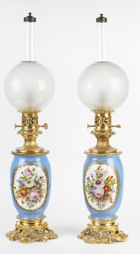 Rivaud, à Paris- Paire De Lampes De Salon En Porcelaine De Sèvres Et Bronze Doré. Circa 1850