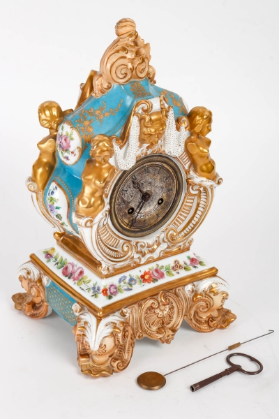 Pendule en porcelaine du XIXème siècle|Pendule en porcelaine du XIXème siècle|||||||||