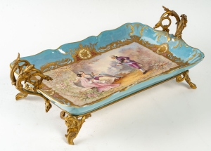 |Plateau en porcelaine et décors bronze doré, XIXème siècle||||||||