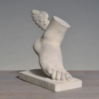 Pied du Dieu Hermes en plâtre et résine, XXème siècle.