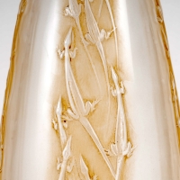 Vase &quot;Quatre Groupes de Lézards&quot; verre blanc patiné sépia de René LALIQUE