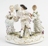 Groupe sculpté en porcelaine représentant une ronde champêtre d&#039;enfants, manufacture de Meissen, XIXe siècle
