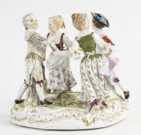 Groupe sculpté en porcelaine représentant une ronde champêtre d&#039;enfants, manufacture de Meissen, XIXe siècle