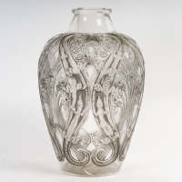 René Lalique,1913 : Vase “Lézards et Bluets”