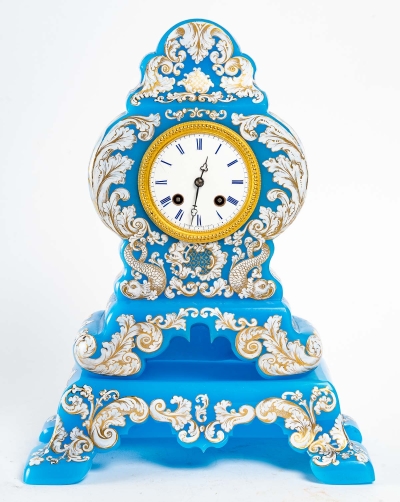 Pendulette en opaline bleu, XIXème siècle||||||||