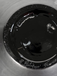 Vase &quot;Montargis&quot; verre noir patiné blanc de René LALIQUE