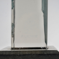 Statuette &quot;Sainte-Thérèse de l&#039;Enfant Jésus&quot; verre blanc patiné bleu de René LALIQUE