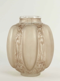 R Lalique, Vase &quot;Six Figurines Et Masques&quot;