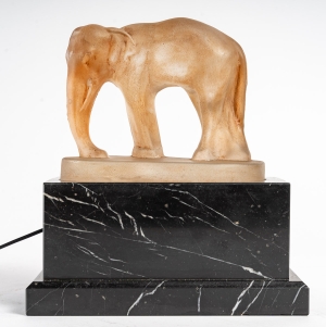 Eléphant, lampe en verre et socle en marbre, XXème siècle|||||||