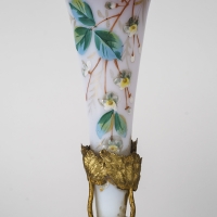 Une Paire De vases de forme Cornets En Opaline Fin XIXème Siècle