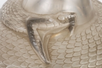 Vase « Serpent » verre blanc patiné gris-vert de René LALIQUE