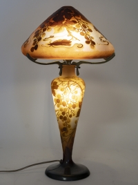 émile Gallé - Grande Lampe Champignon à Décor De Raisins Et Vignes, Pâte De Verre Art Nouveau