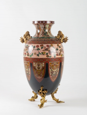 Vase en émail cloisonné monture de bronze doré, chien de Fô et bambou||||||||