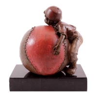 Sculpture en bronze représentant l’enfant et la joie du baseball, XXème siècle.