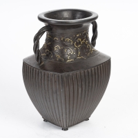 Original vase japonais en fonte de fer