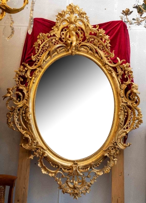Important miroir doré|||||||
