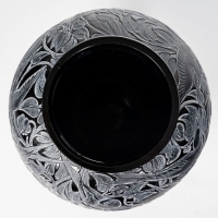 Vase « Martin Pêcheurs » verre noir patiné blanc de René LALIQUE