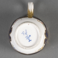 Sèvres &quot; Gobelet Calabre&quot;, Rubans Bleus Et Fleurs Polychromes , 1766