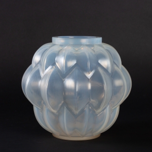 Vase « Nivernais » verre opalescent triple couche de René LALIQUE|||||||||