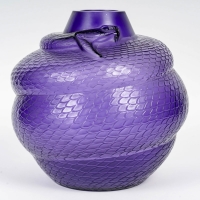 Vase &quot;Serpent&quot; verre violet de René LALIQUE