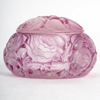 Boîte &quot;Dinard&quot; verre blanc patiné rose violet de René LALIQUE
